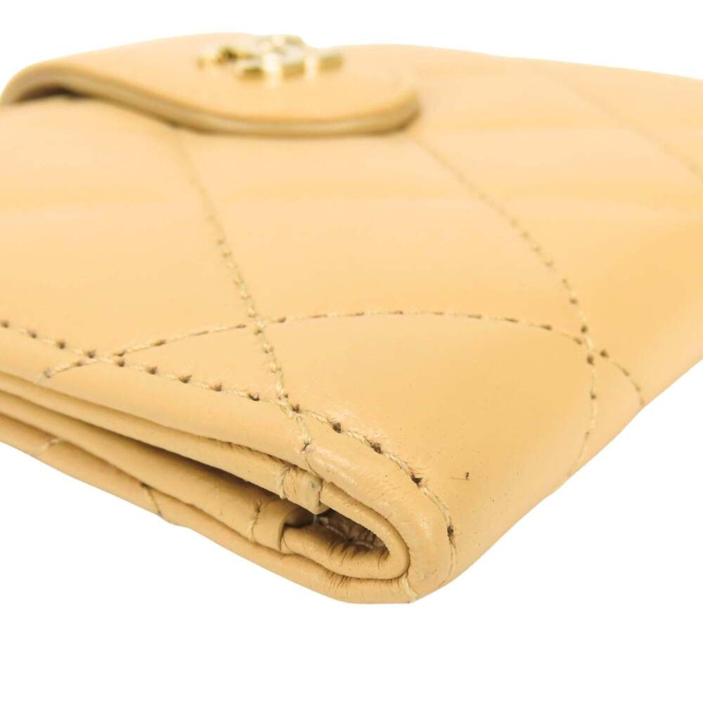 CHANEL Cream Lambskin Leather Wallet - Picture 6 of 16